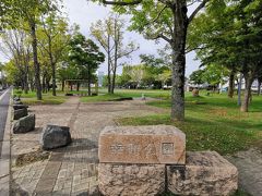釧路和商市場の裏手にある公園です。結構広い。奥に蒸気機関車のＣ５８が展示されています。電車好きの方は観光次いでに立ち寄られてはどうでしょう。