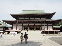 　フライトが夜７時台だったので、旅の安全を祈願するため、成田山新勝寺へお参りに行きました。