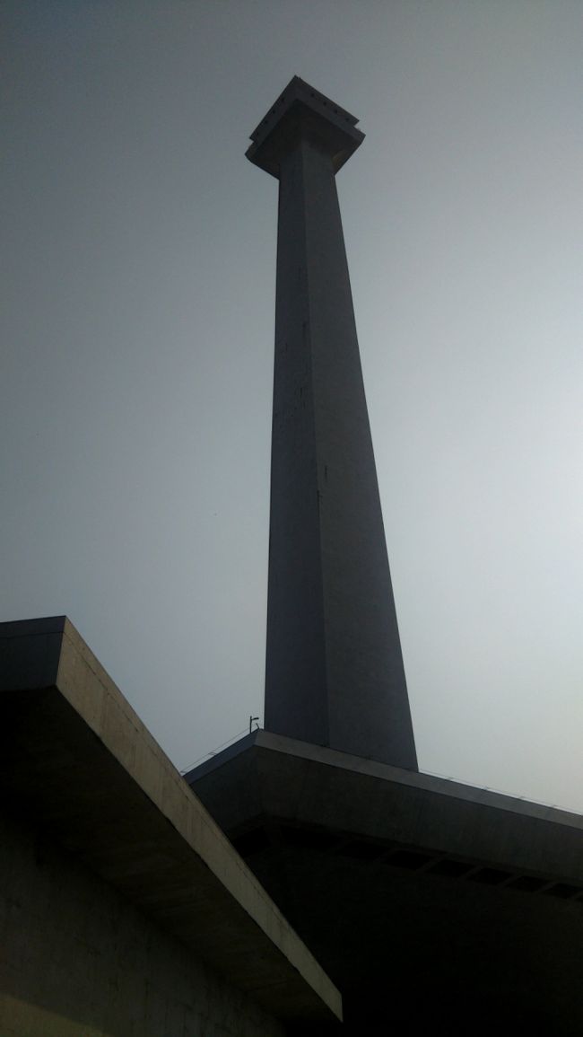 さて、11/7（木）夕刻前にジャカルタに戻ってきました。陽が落ちる前にモナスを見学することにします。