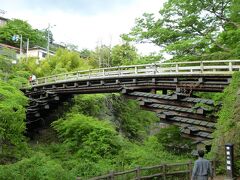 ツアーバスで山梨へ。
日本三大奇矯のひとつ、猿橋を見学します。
