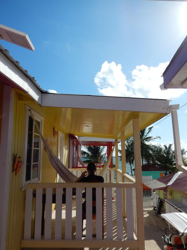 翌朝は快晴♪♪<br />やっほい♪<br />こうでなくっちゃ！<br /><br />部屋のベランダにはハンモック。