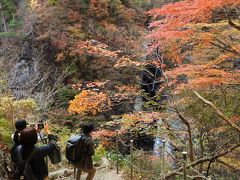 けさかけ橋を渡ると、滝があります！みんなで真剣にパシャパシャ。
友人が撮ってくれた写真(*･∀･)