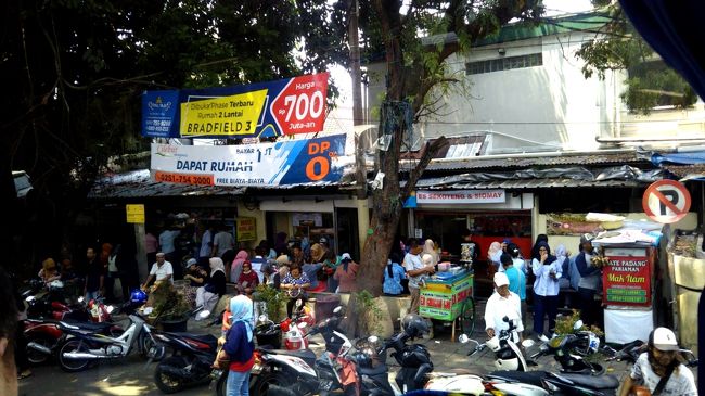 仕事関係で下町にも行きましたが、この人・人・人の熱気は凄いですね。