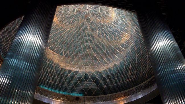 ドームの内側も装飾が見事。