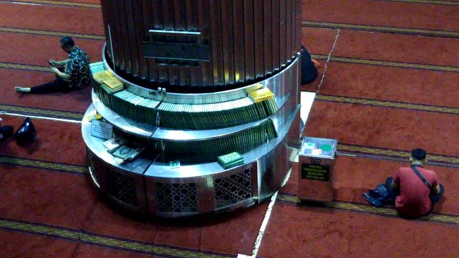 コーランが絶賛貸し出中。