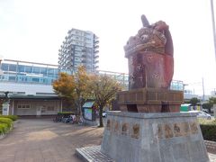 唐津駅に到着。
駅前のモニュメントはやっぱり曳山。