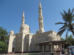 前日と同じくアル・グバイバのバスターミナルまで徒歩で移動してジュメイラ・モスク周辺まで移動。