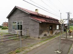 わりと大きい駅舎ですね。