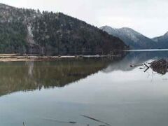 ５月１９日　１７：０４　　場所：然別湖

北岸野営地
先の洪水で土砂が流れ込んでしまいました。