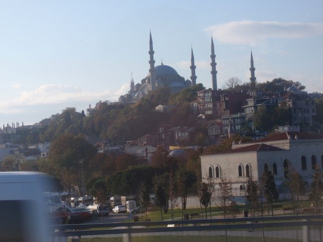 トルコ周遊: ボスポラス海峡クルーズ、約90分程のショートコースで海上から眺めます