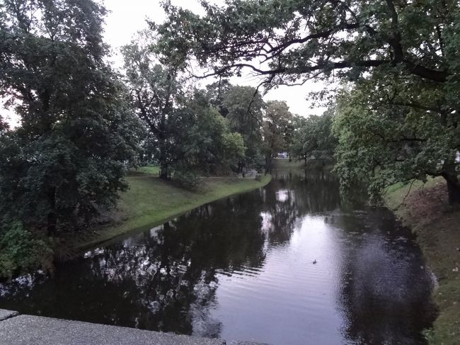 運河ですね。<br /><br />お天気とタイミングがよければ、ボートで旧市街の周りを一周できますよ。