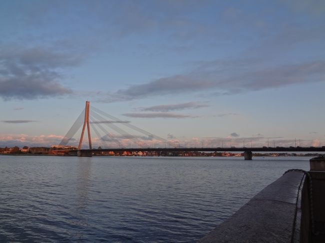 うん、この景色が見たかったのよ。<br /><br />橋の周辺の立体交差のあたりでちょっと迷ったけれど、何とか川べりまでたどり着きました。