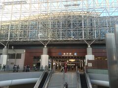 着きました～金沢駅！
というか、初北陸です(^_^)
思っていたより寒いけど・・・