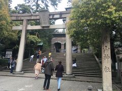 ホテルにチェックイン後、近くの尾山神社へ。