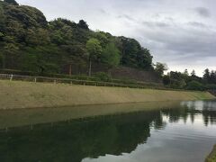 尾山神社の裏を抜けると、金沢城につながています。立派なお堀があり、城址もかなり大きいです。さすが百万石・・・
