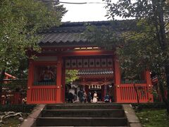 兼六園の端にある、金澤神社にもお参りしました。園外になるので、一旦外出するような形（入場券を見せれば戻ることも可能）です。