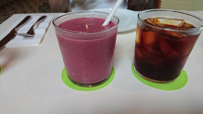 株主優待券をいただいたので、頼めるメニューは限られています。<br /><br />ドリンクはサンライズドリンクとアイスコーヒー。<br /><br />サンライズドリンクはベリーのさっぱりした味で美味しかったです。<br />