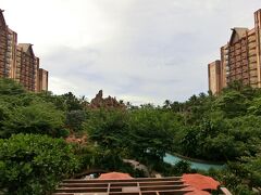 ツアーの到着地はここ。アウラニディズニーリゾート。
朝７時にＤＦＳギャラリア横でピックアップ。
今回は、なんと貸切でした。「時間は好きに決めていいよ～」
と優しいドライバーさん。