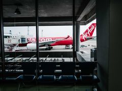 バンコクまではエアアジアで行ったのでドンムアン空港に到着。ちなみに、このときのチケットは1年以上前に買ったこともあるが、往復で2万円しなかった。

ついに東京から大阪へ行くよりバンコクへ行く方が近い時代が来るとは。