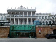 舞踏会会場のコーブルク宮殿（Palais Coburg）。ドイツの名門貴族コーブルク公爵が建てた宮殿で、現在は、ラグジュアリーホテル。