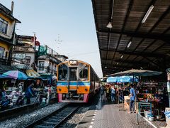 この日は朝からウォンエンヤイ駅にいってみた。このあたり、全然変わってないなあ。のんびりした風景は相変わらず。