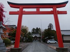 さて、たどり着いたのが「湯の倉神社」。
以前からこの前は良く通るのですが、お参りしたことはありませんでした。