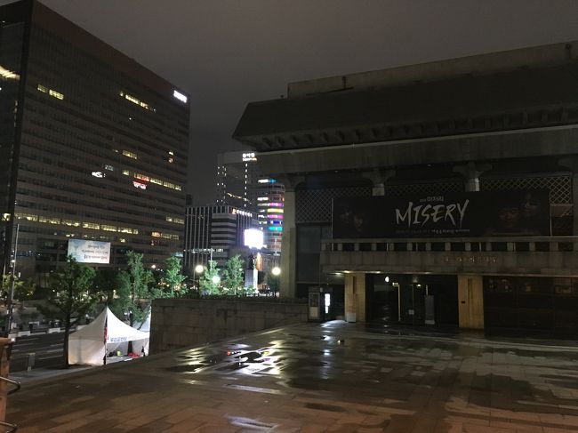 途中休憩で外の空気を吸いに。<br />もう暗くなっていた。。