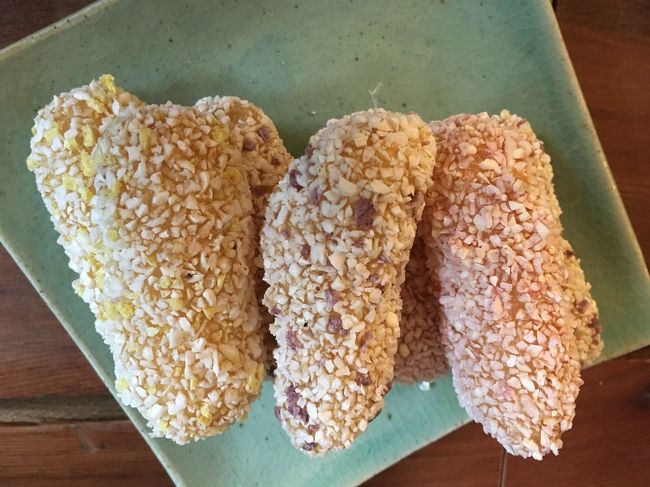 お茶菓子。ほんのり甘くて美味しい。