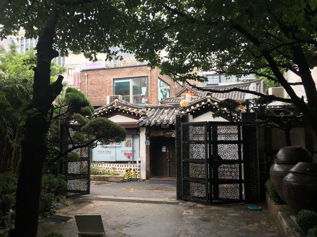 仁寺洞までタクシーで移動して、カフェへ。<br />入り口から、素敵！