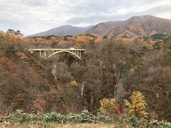 その後鳴子峡に行ってみました。
見頃はとっくに過ぎてました。