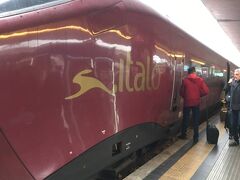 ローマからナポリへの移動は民間運営の高速鉄道「italo」。1時間ぐらいだったと思います。