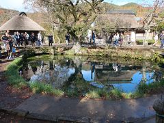 まずは「湧池」。水が鏡みたいになっているー。