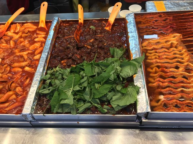 朝からまた屋台でヤンニョンスンデをいただきます！<br />エゴマの葉も入ってて、美味しかった！