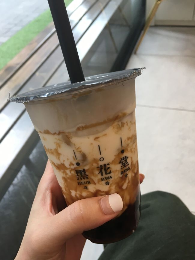 歩いてて見つけたタピオカのお店。<br />10：30AMくらいでまだ空いてたので、入ってみました。<br /><br />美味しい！！久しぶりに飲んだ～<br />