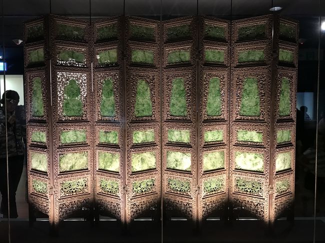 翡翠の屏風。昭和天皇に中華民国が贈ったもの。<br />故宮博物院は、半日どっぷりいても飽きないくらい歴史ある所蔵物がたくさんあるので、1時間半では見切れませんでした。次回の時はリベンジしたいです。