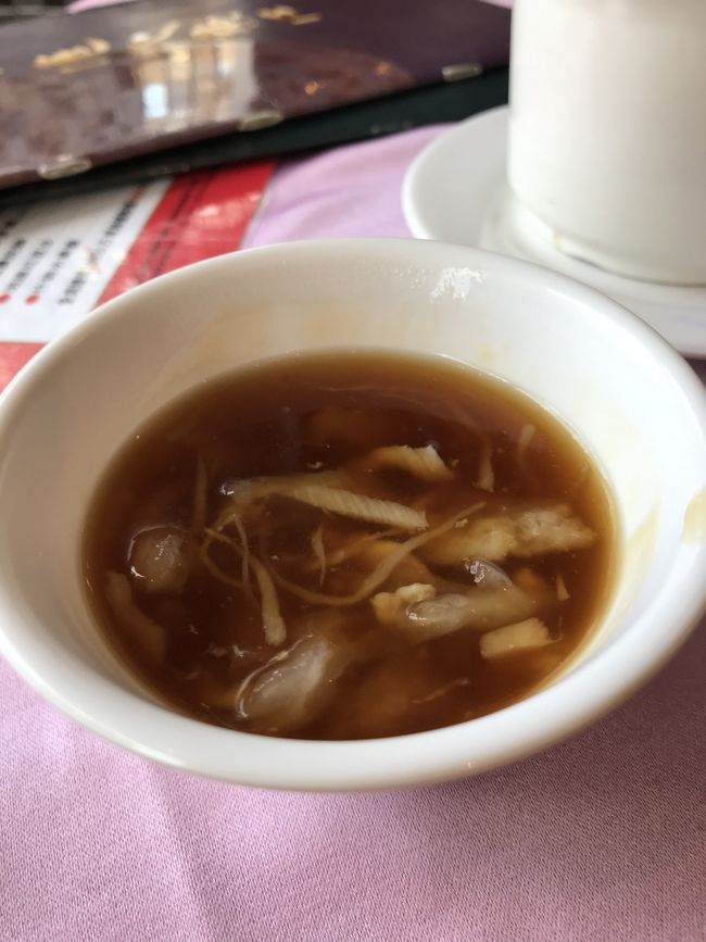 スープは、帆立たっぷりのスープ170元。<br />これも、2人で十分すぎる量が来ます。朝からお腹いっぱい。<br />それと、テーブルの上におつまみが置かれますが、それは有料。2品で満たされたので食べませんでした。