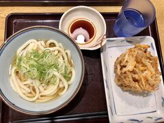 日本でのラストディナーはうどん！いつもハワイに行く前は、五右衛門のパスタかフードコートのうどんを食べています。半年もうどんが食べられないのは結構きつかったです。笑