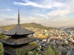 千光寺を後にして、やってきたのは丁寧寺の三重塔。
尾道水道との素敵な眺め。