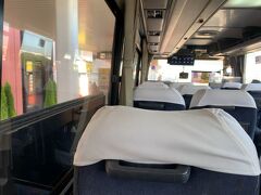 空港から長崎駅行きの高速バスに乗ります。