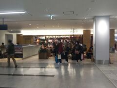福岡空港に到着。
結構混雑しています。