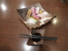 ホテルなみ
　レストランにて
夕食の注文
　さしみ
