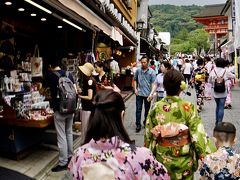 【清水の舞台を目指してみる】

ほぼホボ、外国人....まあ、コスプレと同じ感覚なんでしょうねぇ....笑

まあ、喜んで日本の文化に親しんでくれるという事はいいことではありますが。