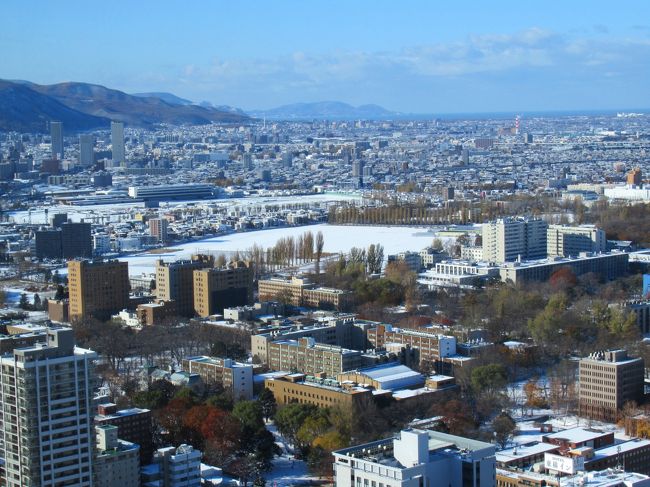 高層ビルが少ないから、38階でもかなりの高さ。北大キャンパス方面。日本海まで見通せます。