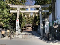 諏訪大社下社春宮の１５６５年建立の大鳥居。旧中山道沿いに鎮座する。