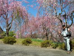 歴史民俗資料館前にて