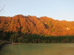 6:20
道中の群馬県「赤谷湖」

朝日に照らされた紅葉がとても綺麗です。