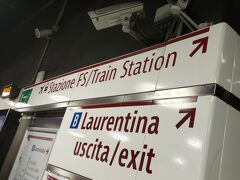 地下鉄のテルミニ駅で降ります。
Train Stationの看板に沿って行けばテルミニ駅に行けます。