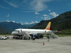 ブータン航空 Ｄｒｕｋａｉｒ　【Royal Bhutan Airline】
　 エアバスＡ３１９を２機保有　２０００ｍ滑走路に最適
そういえばＢＡｅ１４６はペルーで活躍中とか