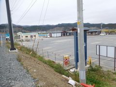 前回、陸前高田に来たのは2018年12月。その時は津波伝承館や新しい道の駅はまだできる前で、こちらの「一本松茶屋」が営業していた。駐車場が少し低い位置にあるのは、周囲の土地が嵩上げされたためである。