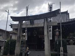 まずは一番近くにある櫛田神社へ。

ここは「お櫛田さん」の愛称で博多っ子から愛されている神社です。